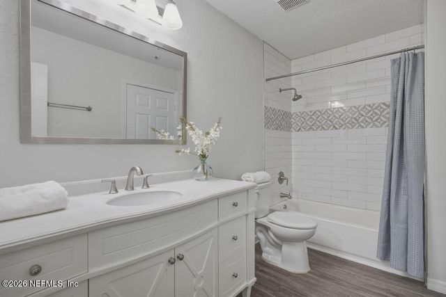 1701 THE GREENS Way 932, Jacksonville Beach, FL 32250