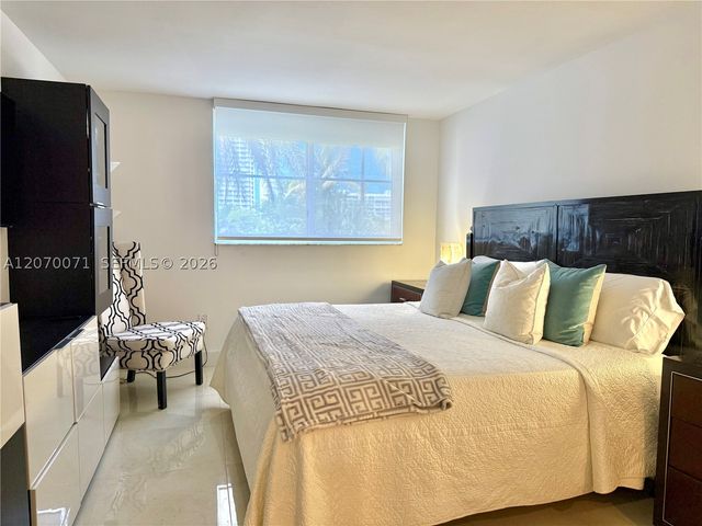 210 SEAVIEW DR 308, Key Biscayne, FL 33149
