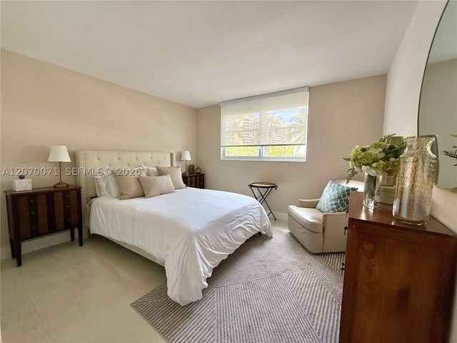 210 SEAVIEW DR 308, Key Biscayne, FL 33149