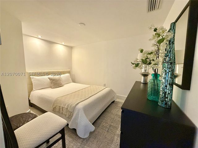 210 SEAVIEW DR 308, Key Biscayne, FL 33149