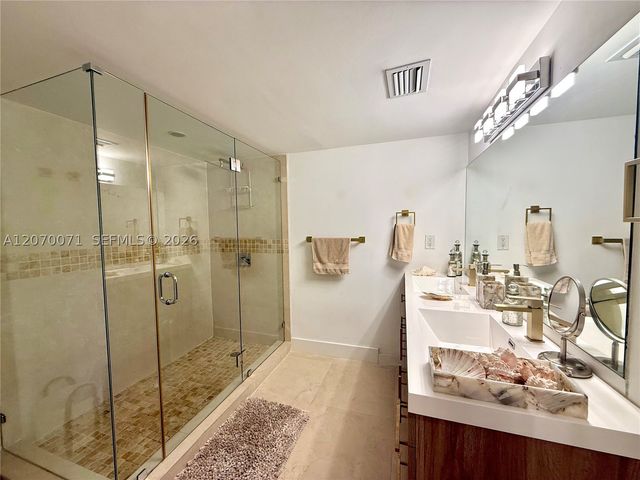 210 SEAVIEW DR 308, Key Biscayne, FL 33149