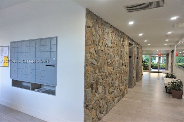 210 SEAVIEW DR 308, Key Biscayne, FL 33149