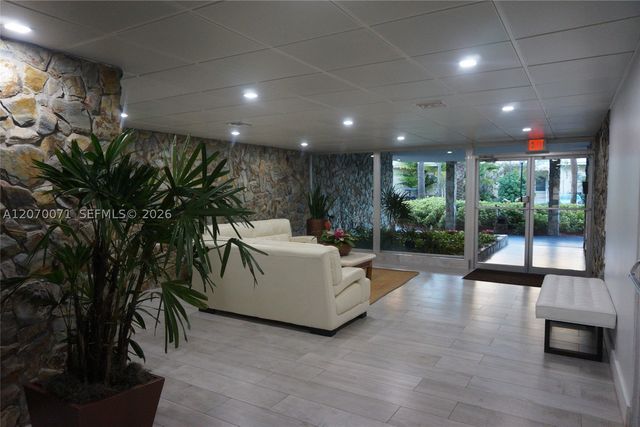 210 SEAVIEW DR 308, Key Biscayne, FL 33149