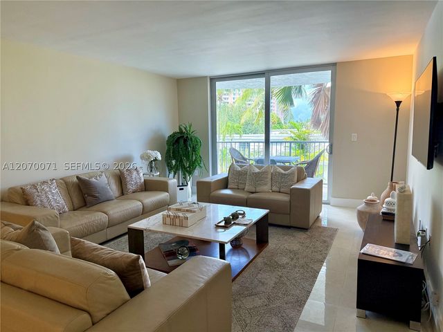 210 SEAVIEW DR 308, Key Biscayne, FL 33149
