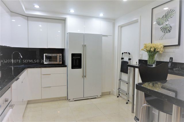 210 SEAVIEW DR 308, Key Biscayne, FL 33149