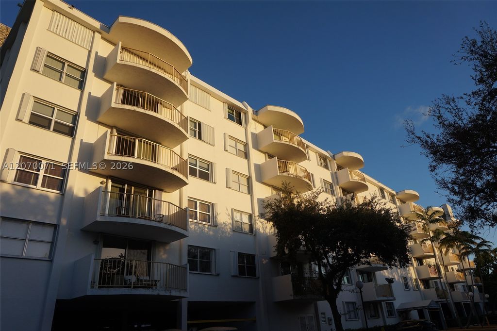210 SEAVIEW DR 308, Key Biscayne, FL 33149