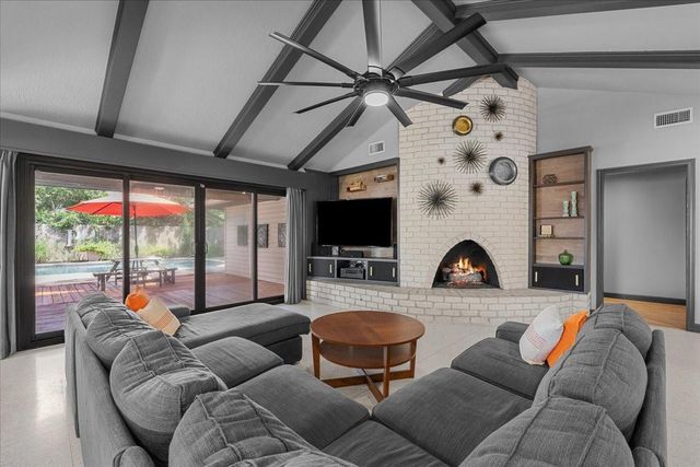 1630 Bowline Road, Houston, TX 77062