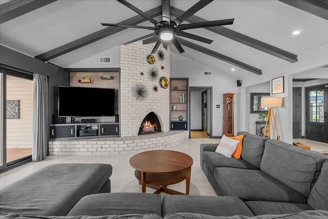 1630 Bowline Road, Houston, TX 77062