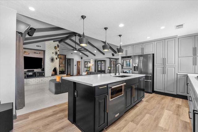 1630 Bowline Road, Houston, TX 77062