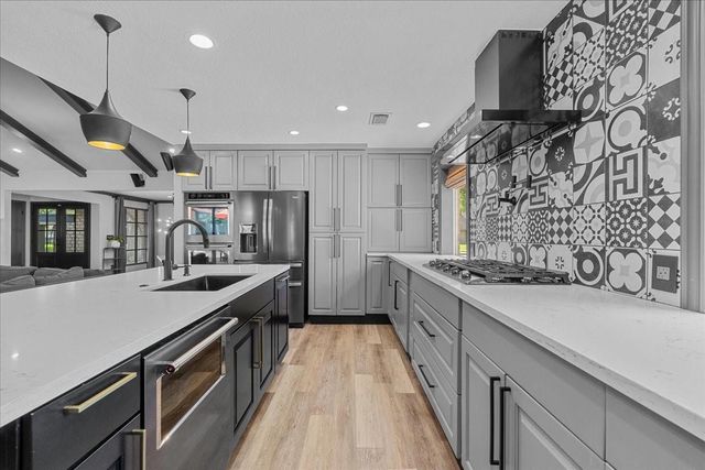 1630 Bowline Road, Houston, TX 77062