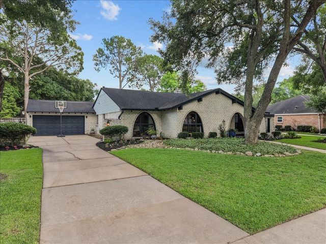1630 Bowline Road, Houston, TX 77062