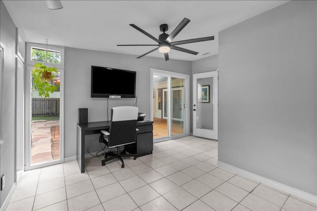 1630 Bowline Road, Houston, TX 77062