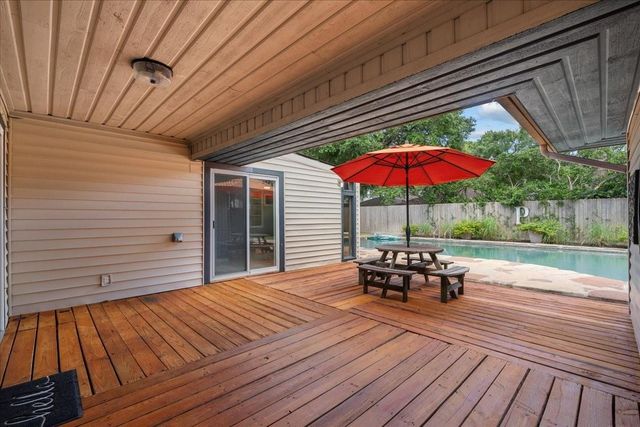 1630 Bowline Road, Houston, TX 77062