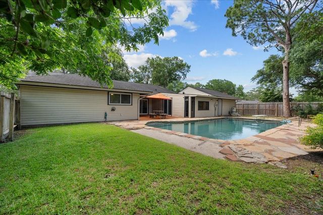 1630 Bowline Road, Houston, TX 77062