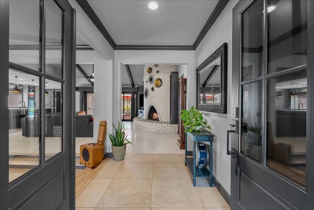 1630 Bowline Road, Houston, TX 77062