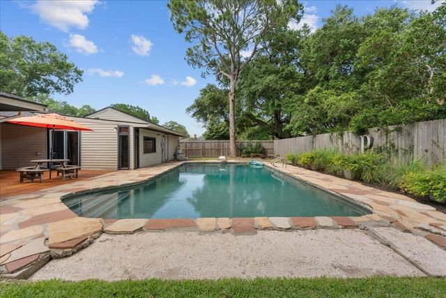 1630 Bowline Road, Houston, TX 77062