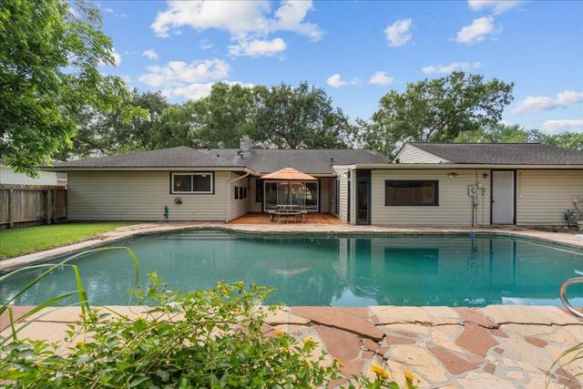 1630 Bowline Road, Houston, TX 77062