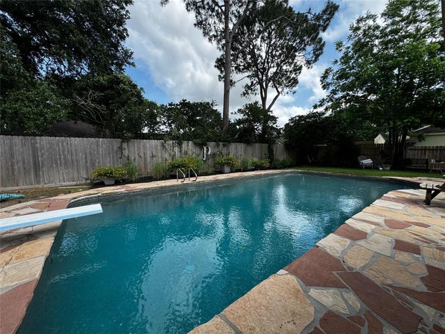1630 Bowline Road, Houston, TX 77062