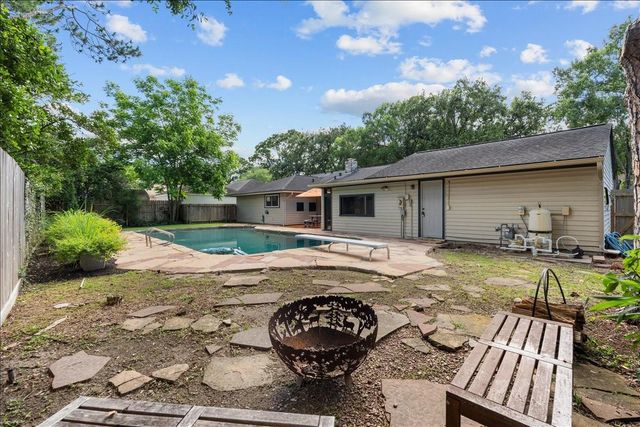 1630 Bowline Road, Houston, TX 77062