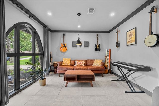 1630 Bowline Road, Houston, TX 77062