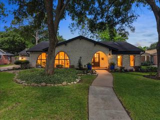 1630 Bowline Road, Houston, TX 77062