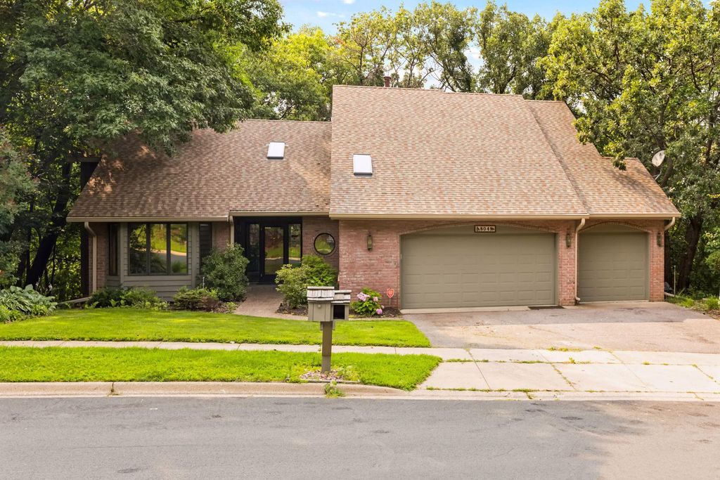 8048 Telegraph Road, Bloomington, MN 55438