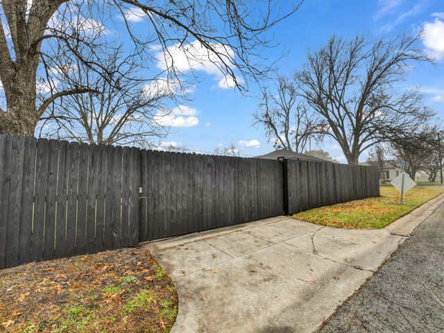 9101 Oels Street, White Settlement, TX 76108