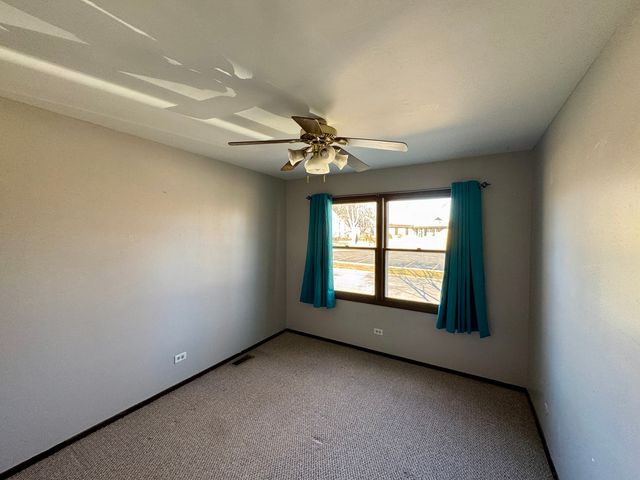 412 St Johns Road D, Woodstock, IL 60098