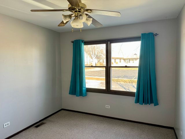 412 St Johns Road D, Woodstock, IL 60098