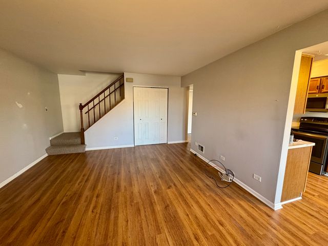 412 St Johns Road D, Woodstock, IL 60098