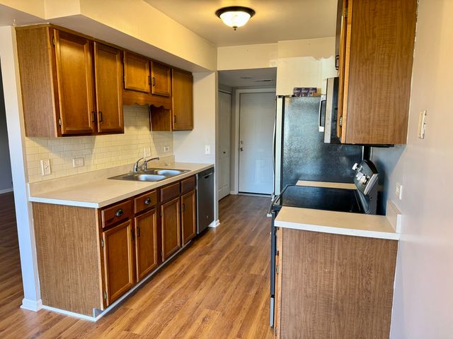 412 St Johns Road D, Woodstock, IL 60098