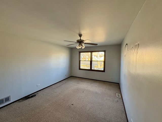 412 St Johns Road D, Woodstock, IL 60098