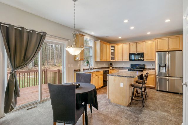 22 Rolling Woods Drive, Hudson, NH 03051