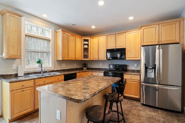 22 Rolling Woods Drive, Hudson, NH 03051