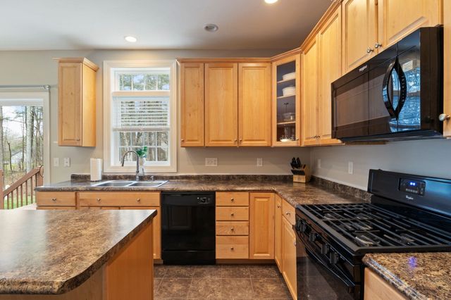 22 Rolling Woods Drive, Hudson, NH 03051