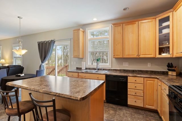 22 Rolling Woods Drive, Hudson, NH 03051