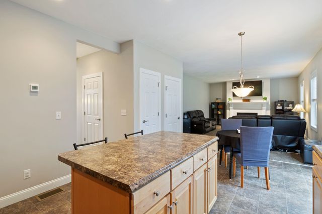 22 Rolling Woods Drive, Hudson, NH 03051