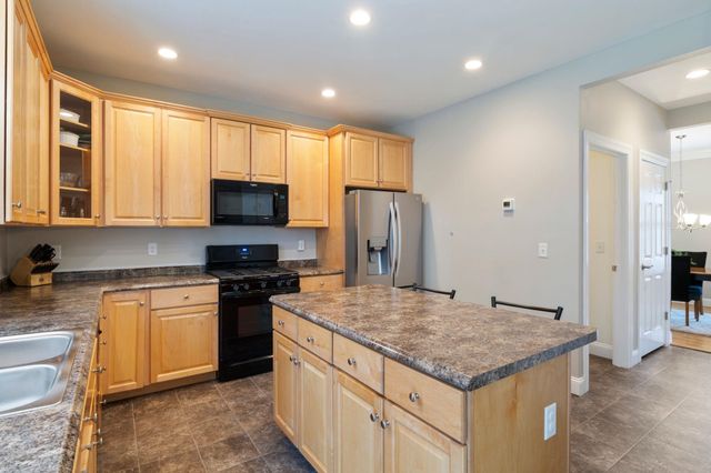 22 Rolling Woods Drive, Hudson, NH 03051