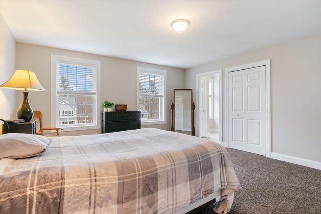 22 Rolling Woods Drive, Hudson, NH 03051