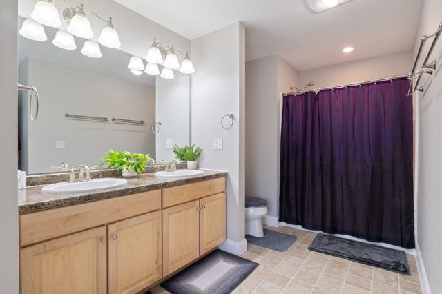 22 Rolling Woods Drive, Hudson, NH 03051