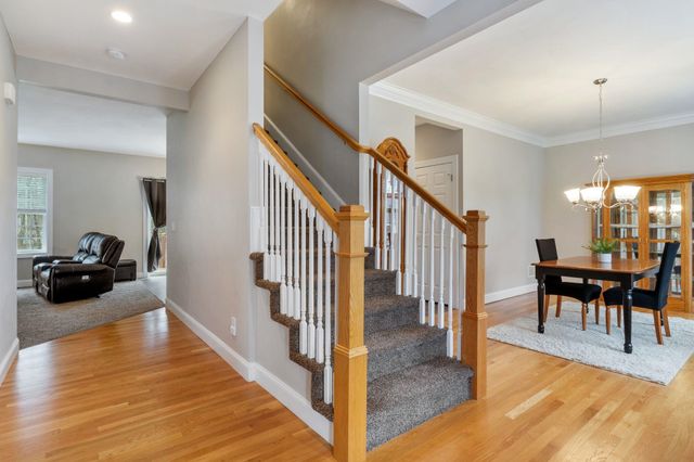 22 Rolling Woods Drive, Hudson, NH 03051