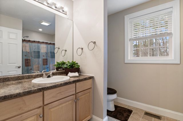 22 Rolling Woods Drive, Hudson, NH 03051