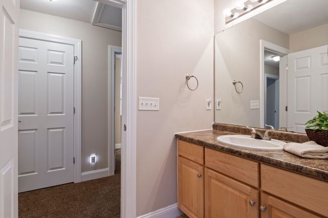 22 Rolling Woods Drive, Hudson, NH 03051