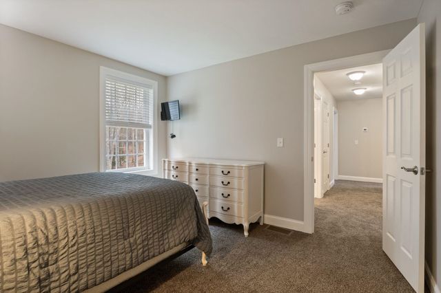 22 Rolling Woods Drive, Hudson, NH 03051