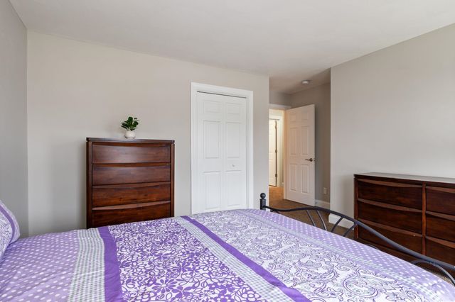 22 Rolling Woods Drive, Hudson, NH 03051