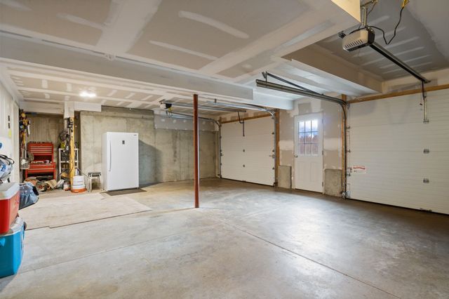 22 Rolling Woods Drive, Hudson, NH 03051