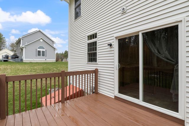 22 Rolling Woods Drive, Hudson, NH 03051