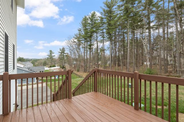 22 Rolling Woods Drive, Hudson, NH 03051
