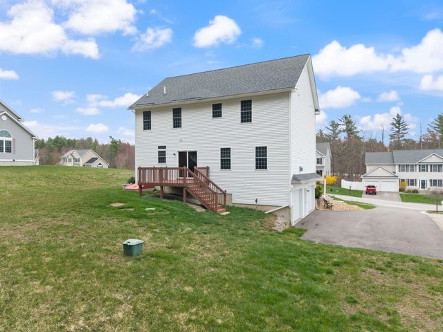 22 Rolling Woods Drive, Hudson, NH 03051