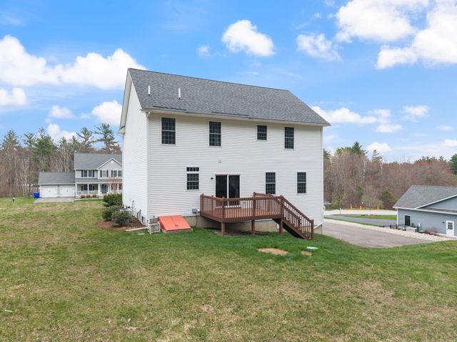 22 Rolling Woods Drive, Hudson, NH 03051